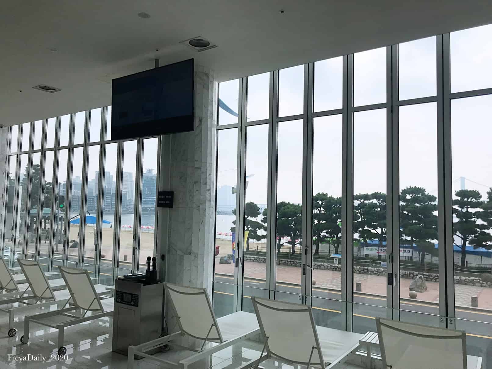 2019, Aug│釜山 Hotel 1│走吧釜山住哪裡:廣安大橋海景第一排 平價夢幻海景背包客棧 - 第3張圖