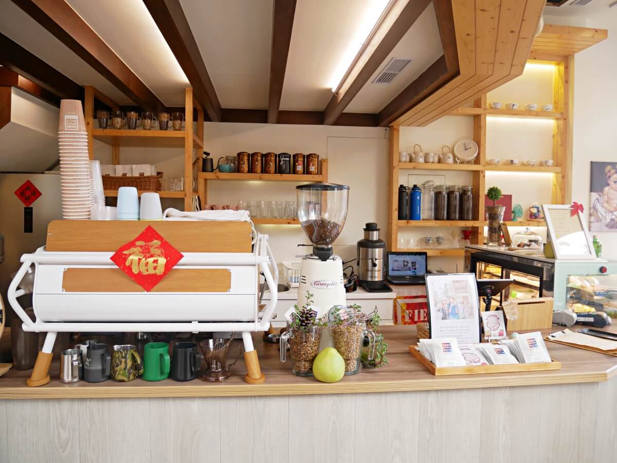 2021, Sep │ 北投 火熱咖啡 FIERY COFFEE 北投店│ 北投唯一 單品咖啡配上冰火菠蘿油 - 第4張圖
