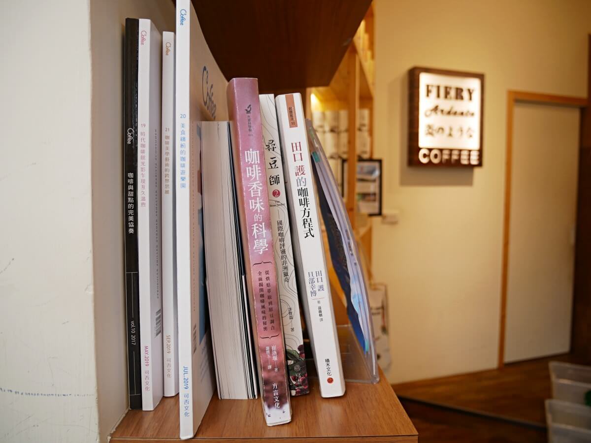 2021, Sep │ 北投 火熱咖啡 FIERY COFFEE 北投店│ 北投唯一 單品咖啡配上冰火菠蘿油 - 第3張圖