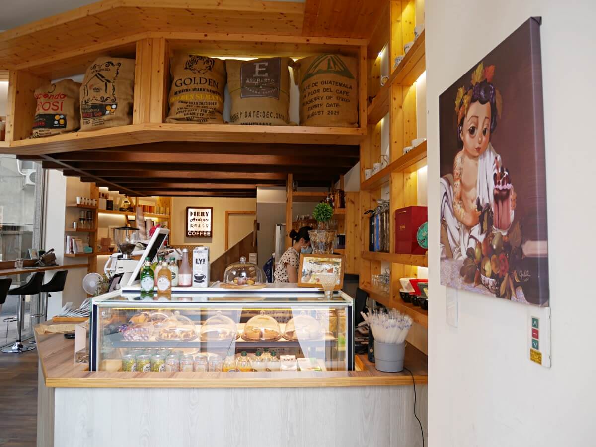 2021, Sep │ 北投 火熱咖啡 FIERY COFFEE 北投店│ 北投唯一 單品咖啡配上冰火菠蘿油 - 第2張圖