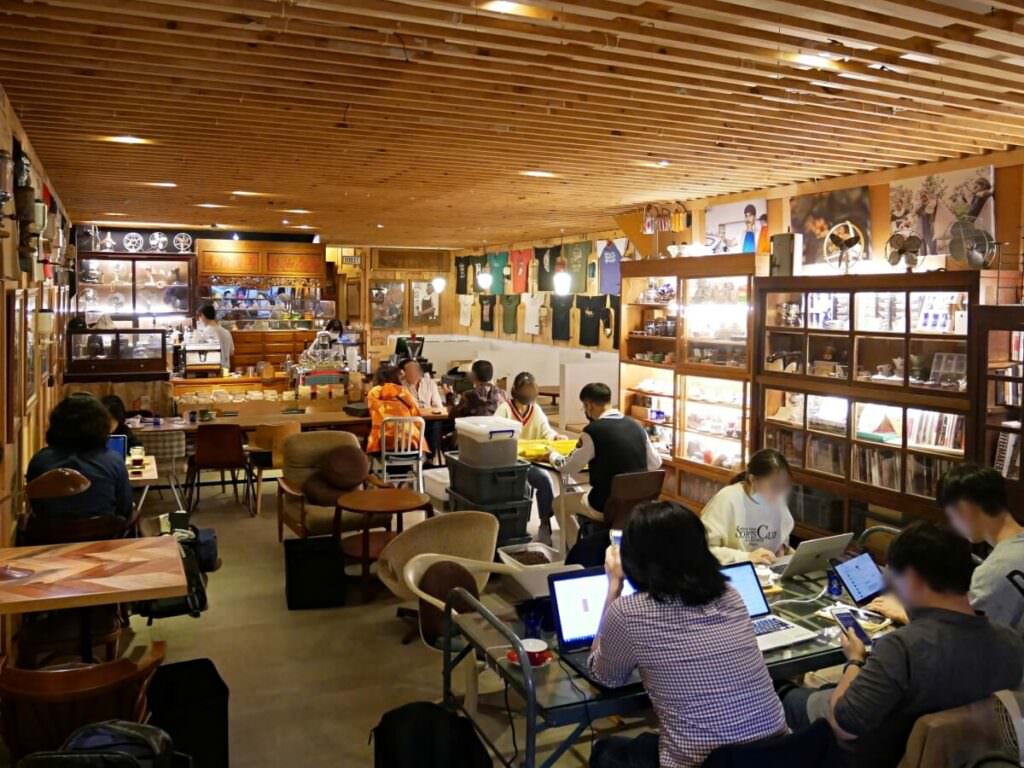 2024 台北 德佈咖啡Debut Cafe │古物控必訪 復古感十足的台味咖啡廳