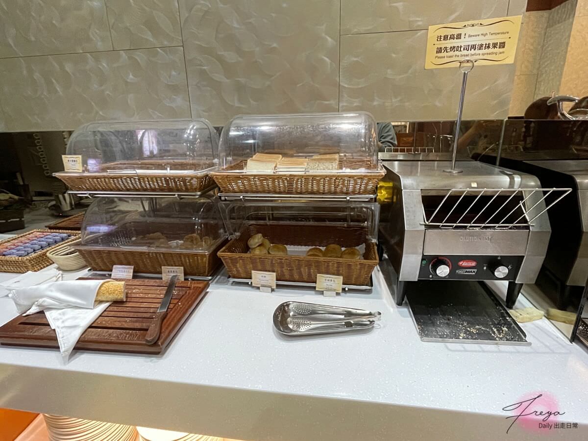 台南富信大飯店 Fushin Hotel│台南市超方便住宿 近赤崁樓多小吃 高評價4.3顆星 - 第18張圖 台南住宿推薦 台南富信大飯店 台南市住宿 台南市飯店