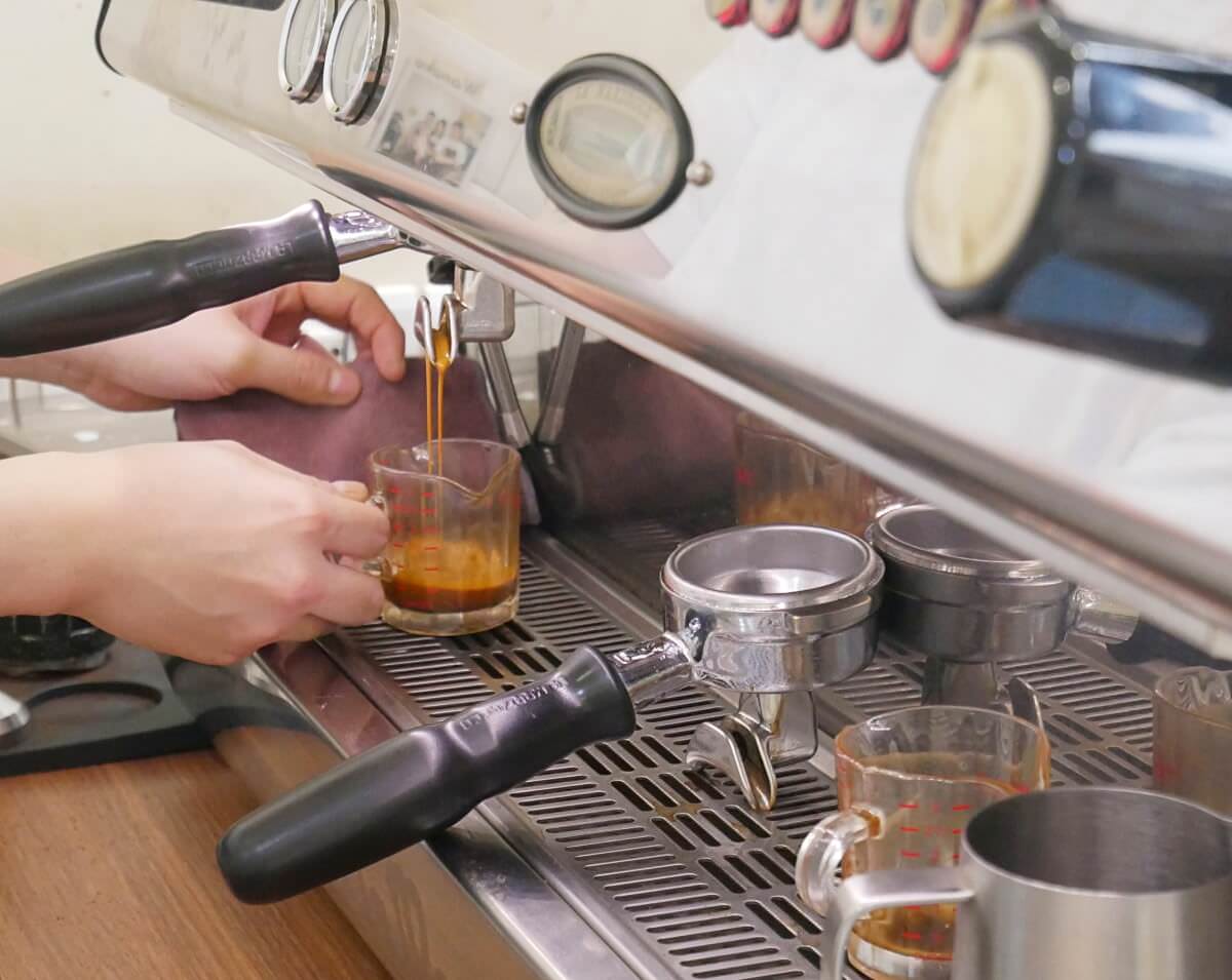 台北 Wanaka Coffee│ 像好鄰居般日常存在的咖啡廳 奶茶控必訪 松山區咖啡廳推薦 - 第8張圖