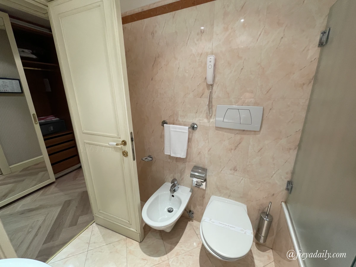 義大利 Hotel Dei Borgognoni|近西班牙廣場、治安好,羅馬住宿推薦,沉浸 19 世紀古典奢華的飯店選擇 - 第16張圖 義大利 Hotel Dei Borgognoni|近西班牙廣場、治安好,羅馬住宿推薦,沉浸 19 世紀古典奢華的飯店選擇