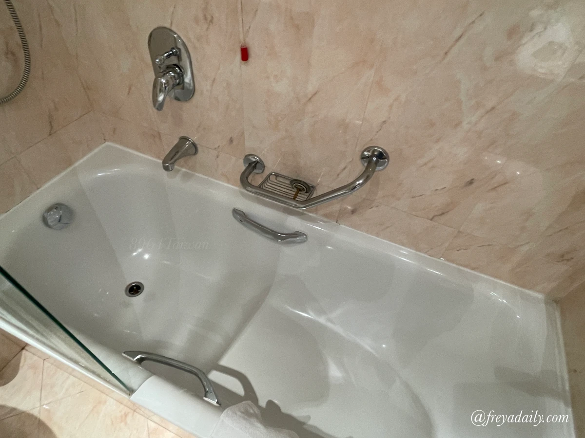 義大利 Hotel Dei Borgognoni|近西班牙廣場、治安好,羅馬住宿推薦,沉浸 19 世紀古典奢華的飯店選擇 - 第17張圖 義大利 Hotel Dei Borgognoni|近西班牙廣場、治安好,羅馬住宿推薦,沉浸 19 世紀古典奢華的飯店選擇