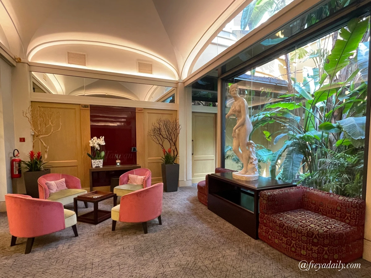 義大利 Hotel Dei Borgognoni|近西班牙廣場、治安好,羅馬住宿推薦,沉浸 19 世紀古典奢華的飯店選擇 - 第5張圖 義大利 Hotel Dei Borgognoni|近西班牙廣場、治安好,羅馬住宿推薦,沉浸 19 世紀古典奢華的飯店選擇